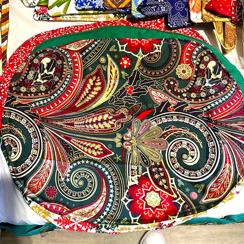Beautiful handmade casserol dish mat